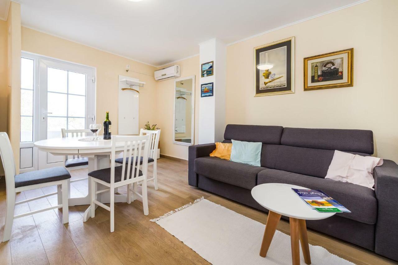 Long Island Olive Apartment Sali